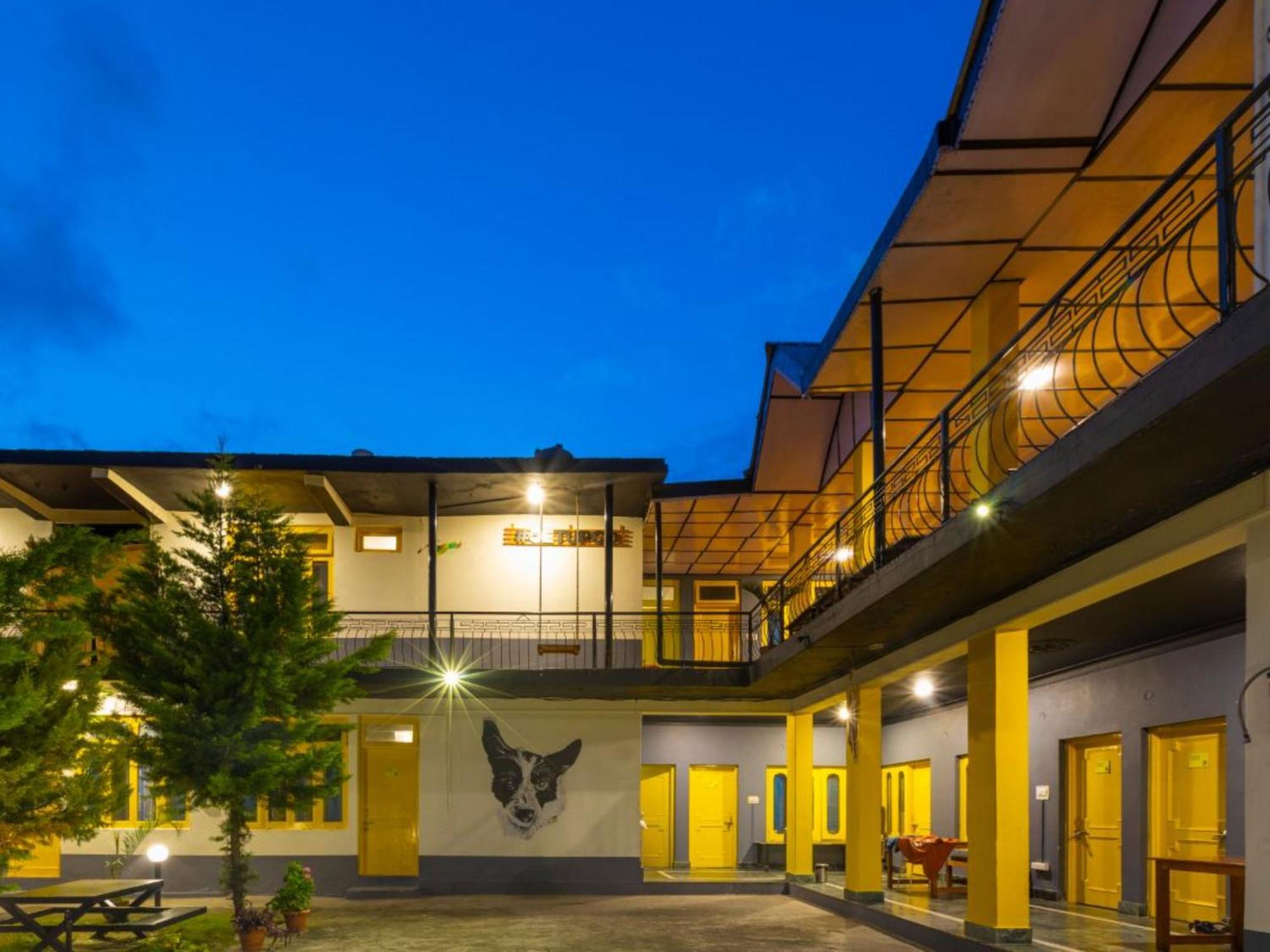 The Hosteller Bir المظهر الخارجي الصورة